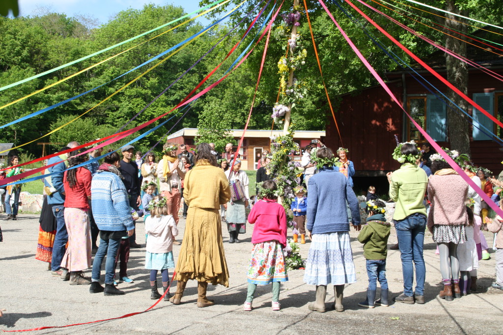 Mât fleuri @ Ecole de la Mhotte | Saint-Menoux | Auvergne-Rhône-Alpes | France